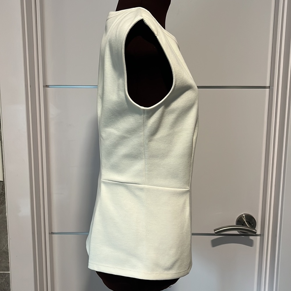 Ann Taylor peplum sleeveless elegant blouse cream- white size M - Picture 4 of 7